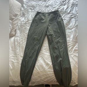 LULULEMON ADAPTED STATE HIGH RISE JOGGER (OLIVE GREEN) - Size 6